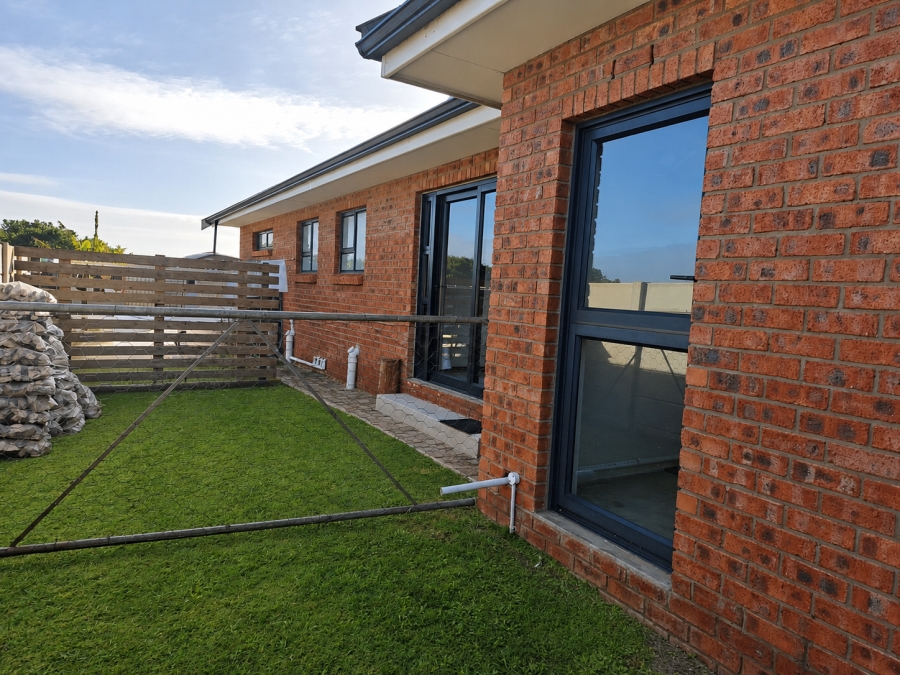 4 Bedroom Property for Sale in Paradise Beach Eastern Cape